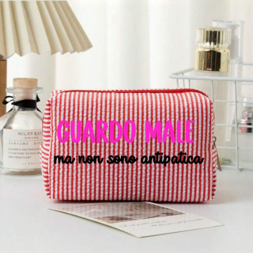 Pochette "guardo male ma non sono antipatica"